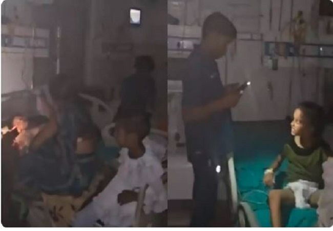 Video : हरदोई मेडिकल कॉलेज में बिजली गुल, जनरेटर बंद, हाथ में पंखा और टॉर्च से रोशनी के सहारे मरीज