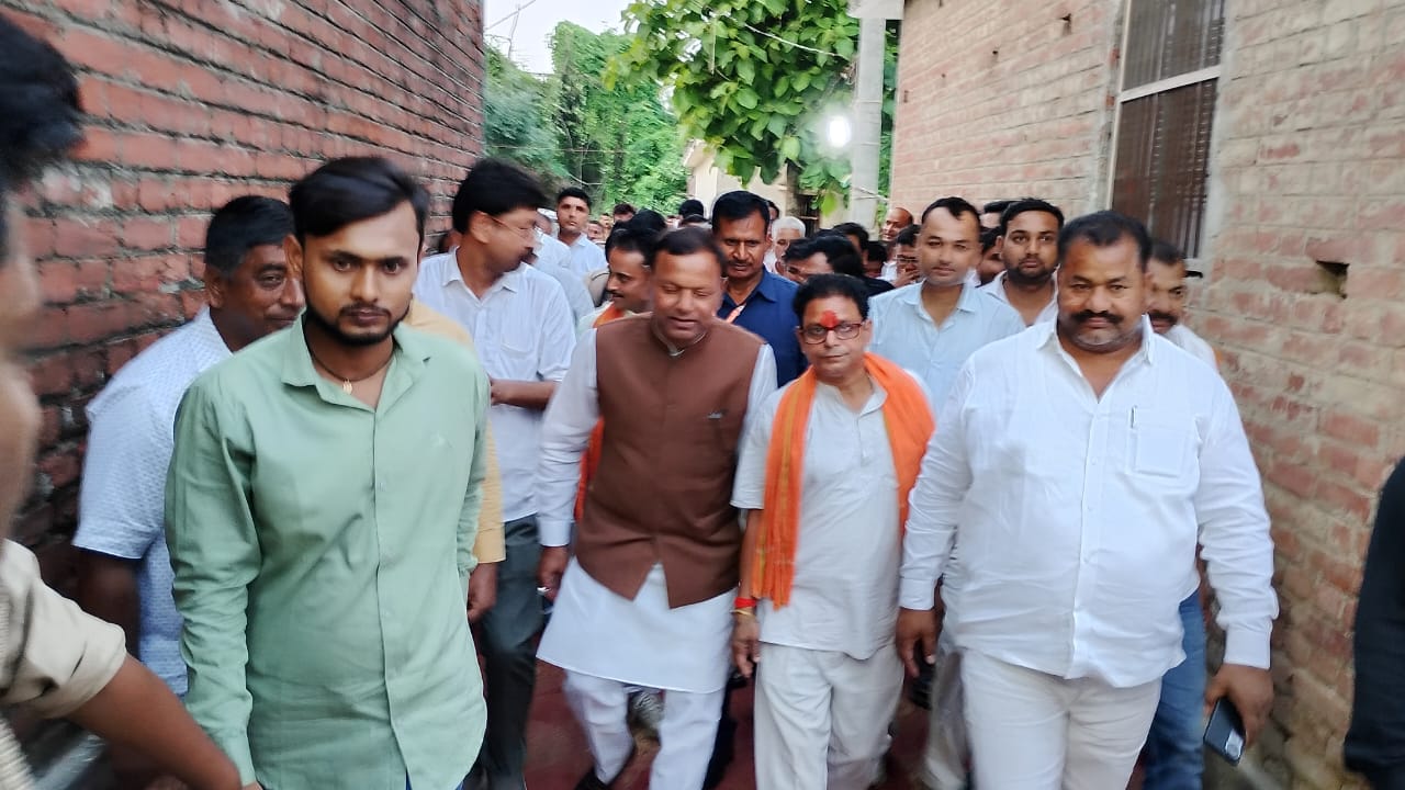 सोनौली नगर की जनसमस्याओं को लेकर केंद्रीय वित्त राज्य मंत्री से मिले भाजपा नेता प्रेम जायसवाल