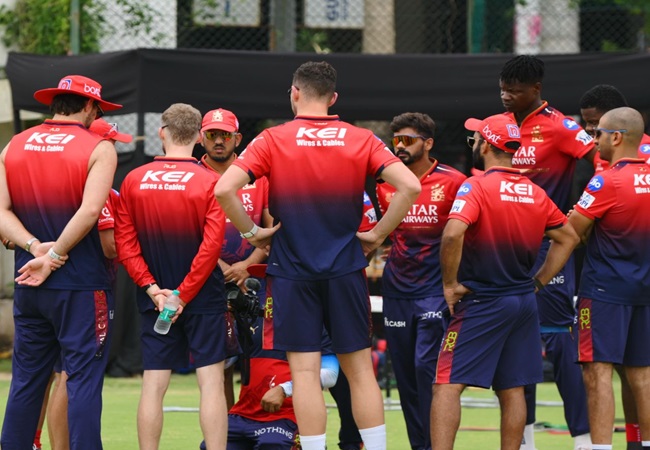 आईपीएल फाइनल से ठीक पहले RCB के लिए बुरी खबर, नहीं खेलेगा Virat Kohli का जोड़ीदार