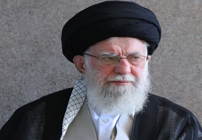 ईरान के सुप्रीम लीडर अयातुल्ला खामेनेई ने इजराइल के खिलाफ किया जंग का ऐलान, फतह-1′ हाइपरसोनिक’ मिसाइलें दागीं