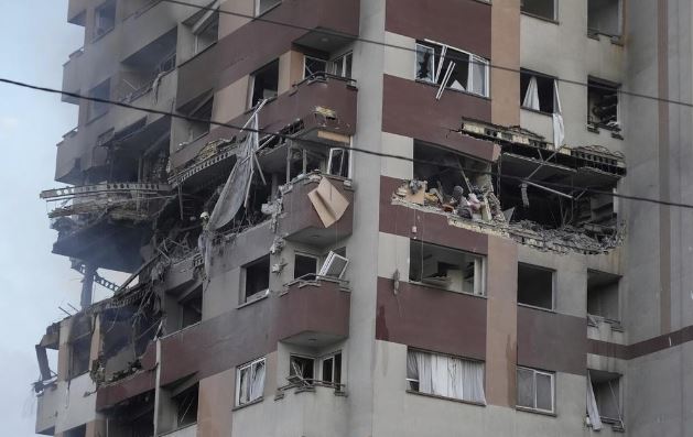 Israel Attacks Iran : इजरायली अटैक में ईरान आर्मी चीफ की भी मौत, खामेनेई  की चेतावनी- “कड़ी सजा” भुगतनी पड़ेगी