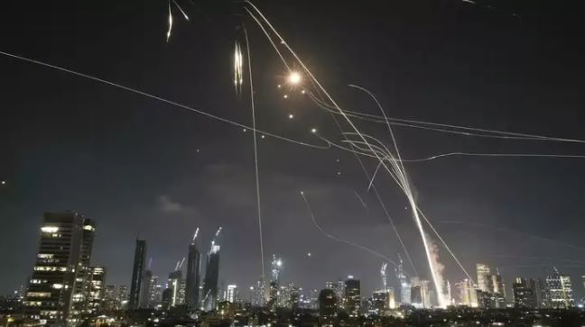 Israel–Iran conflict : इजरायल ने ईरान के तेल और गैस ढांचे पर किए ताबड़तोड़ हमले,गैस प्रसंस्करण क्षेत्र को बनाया निशाना