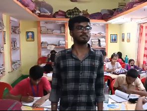 Success Story -JEE Advanced Mant Raj : दिव्यांग छात्र ने जेईई एडवांस में रचा इतिहास , गरीबी नहीं रोक पाई रास्ता, मां-बाप की मेहनत रंग लाई