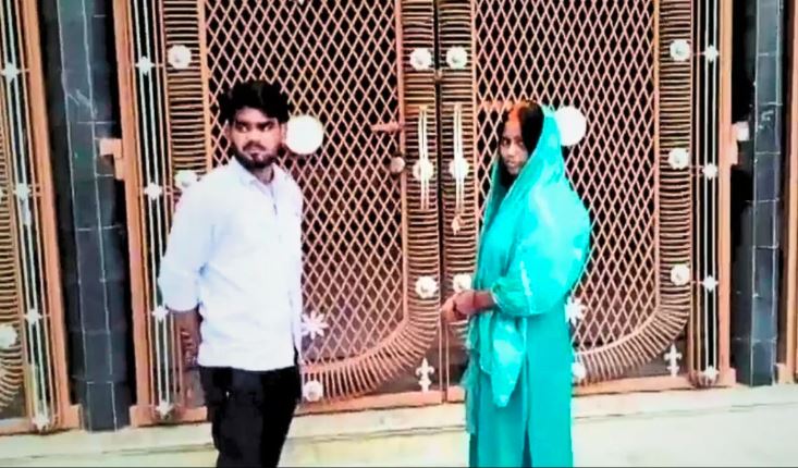 VIDEO-जौनपुर में पति ने पत्नी के प्रेमी से कराई शादी, रोते हुए बोला- तुम सदा खुश रहो ये दुआ है हमारी…