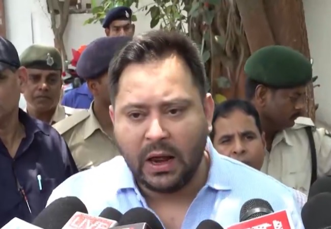 राहुल गांधी के समर्थन में उतरे तेजस्वी यादव, बोले- नरेंद्र मोदी के प्रधानमंत्री बनने के बाद सभी संवैधानिक संस्थाएं हुईं हाईजैक