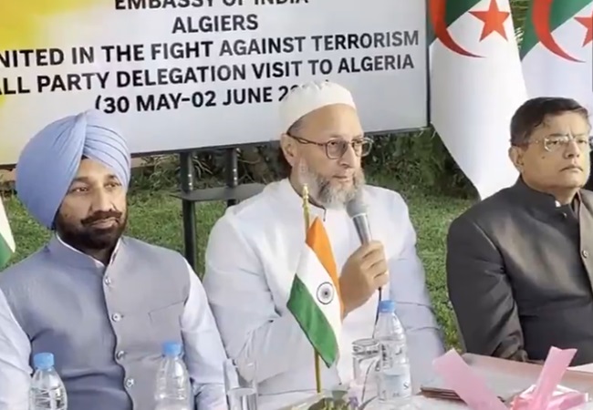 ‘पाकिस्तान ने 26/11 के मास्टरमाइंड को जेल में बैठाकर बेटे का बाप बना दिया…’ मुस्लिम देश अल्जीरिया में जमकर बरसे ओवैसी