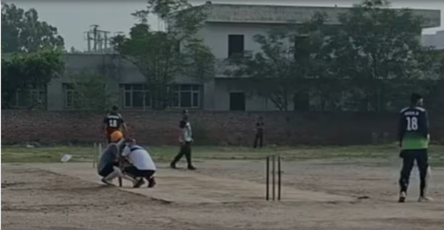 VIDEO- छक्का लगाने के बाद बल्लेबाज को आया हार्ट अटैक, पिच पर ही हो गई मौत