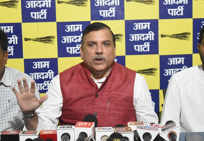 संजय सिंह का योगी सरकार पर बड़ा हमला, बोले-मधुशाला खोल कर पाठशाला बंद करने की राजनीति को चलने नहीं देंगे