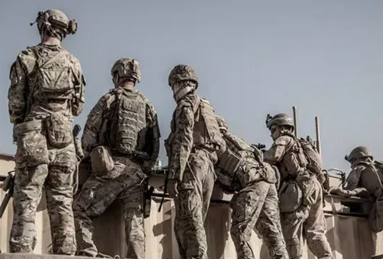 US -Iran tensions : US ने पश्चिम एशिया से राजनयिकों और सैन्य परिवारों को वापस बुलाया , ईरान के साथ बढ़ा तनाव