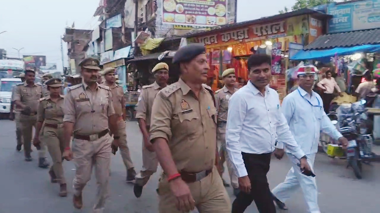 बकरीद पर सोनौली में सुरक्षा व्यवस्था कड़ी, एसडीएम और सीओ ने किया पैदल मार्च,प्रतिबंधित पशुओं की बली पर रोक