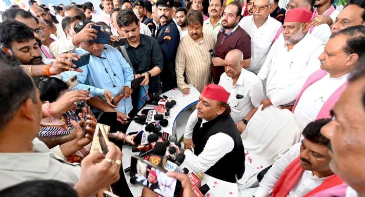 अब BJP सरकार के जाने का समय आ गया है तो ट्रांसफर पोस्टिंग में उगाही शुरू हो गयी: अखिलेश यादव