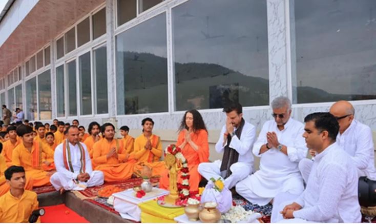 Actor अनिल कपूर ने आज अपनी मां की अस्थियां गंगा में किया प्रवाहित, बोले ये शब्द, जान कर आप भी हो जायेंगे दंग