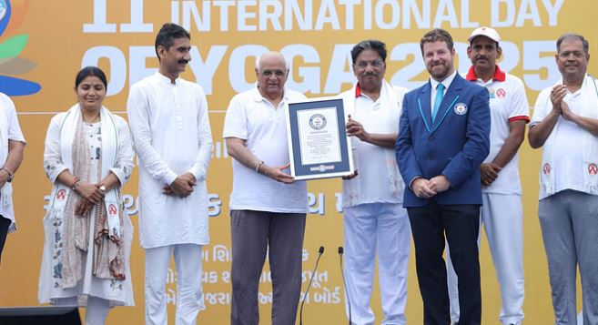 Yoga Day 2025: योग दिवस पर भारत में बने कई बड़े रिकॉर्ड, गुजरात और आंध्र प्रदेश के नाम गिनीज बुक में दर्ज