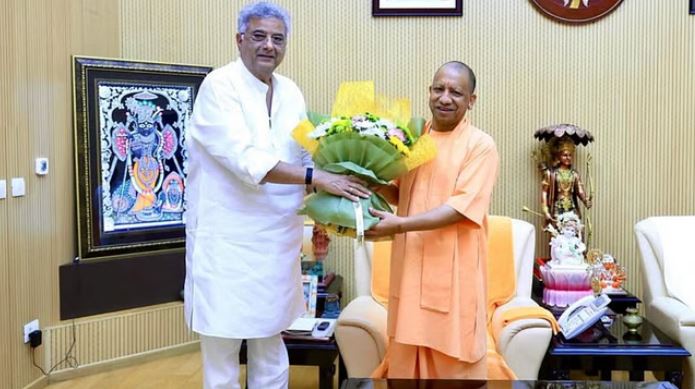 यूपी में बनेगी ‘फिल्म सिटी’,बोनी कपूर ने किया मुख्यमंत्री योगी आदित्यनाथ से मुलाकत, जाने पूरी बात कैसा होगा ड्रीम प्रोजेक्ट