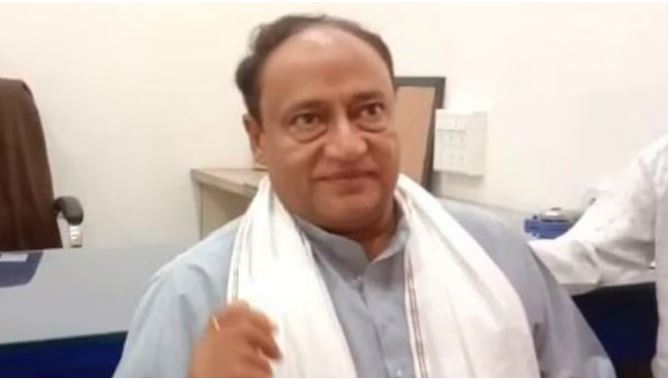 दिग्विजय के भाई और पूर्व विधायक लक्ष्मण सिंह कांग्रेस से 6 साल के लिए निष्कासित, राहुल गांधी पर दिया बयान पड़ा भारी