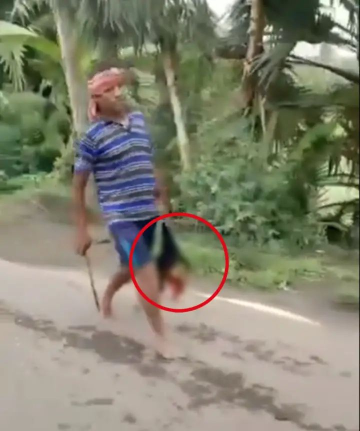 Video- साली का कटा सिर लेकर घूमता रहा वहशी जीजा, मंदिर के सामने लगाया जयकारा
