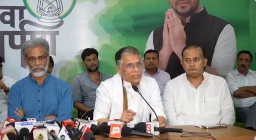 लोकसभा चुनाव के वक्त जब इसी वोटर लिस्ट पर वोट पड़े हैं तो विधानसभा में क्यों नहीं…बिहार में वोटर लिस्ट के पुनरीक्षण पर बोले पवन खेड़ा