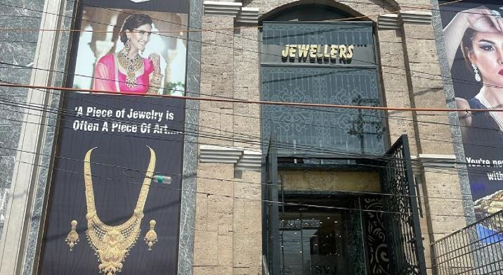 लखनऊ में कई ज्वैलर्स के पास पहुंच रहा है मंत्री और अफसरों की ब्लैकमनी, ‘सिंह साहब’ निभा रहे अहम भूमिका