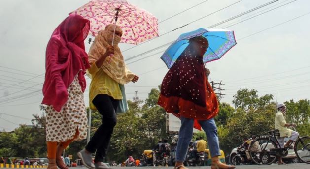 UP weather alert: यूपी में प्रचंड गर्मी से लोग बेहाल, मौसम विभाग ने इन जिलों के लिए जारी किया अलर्ट