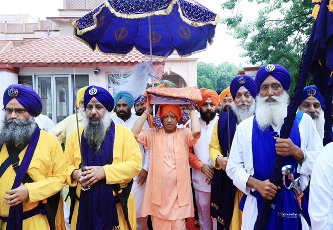 सीएम योगी बोले- औरंगजेब के सनातन धर्म को मिटाने के अभियान में पहली चुनौती गुरु तेग बहादुर महाराज से मिली