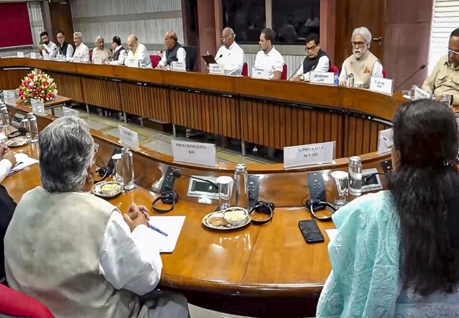 All-Party Meeting: मानसून सत्र से पहले आज सर्वदलीय बैठक, संसदीय कार्य मंत्री किरेन रिजिजू करेंगे अध्यक्षता