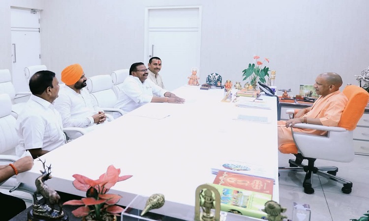 CM से मिले BJP विधायक बाबूराम पासवान और मनजीत सिंह, ट्रांस शारदा क्षेत्र की समस्याओं से कराया अवगत, डिग्री कॉलेज खोलने की मांग