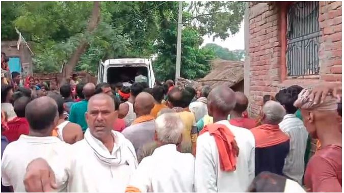 Ballia Road Accident : बाबा धाम जा रहे श्रद्धालुओं से भरी पिकअप को ट्रेलर ने मारी टक्कर, चार की माैत