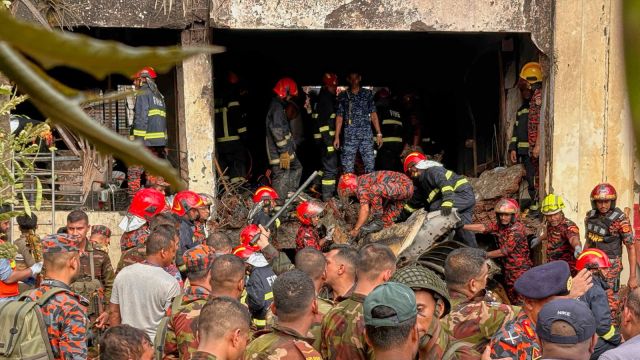 स्कूल पर गिरे बांग्लादेश वायुसेना का F-7 ट्रेनर विमान से 19 लोगों की मौत, एक दिन का राजकीय शोक घोषित