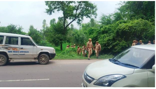 बाराबंकी में मह‍िला पुल‍िसकर्मी का हाईवे किनारे अर्द्धनग्न अवस्था मिला शव, पुल‍िस महकमे में मचा हडकंप