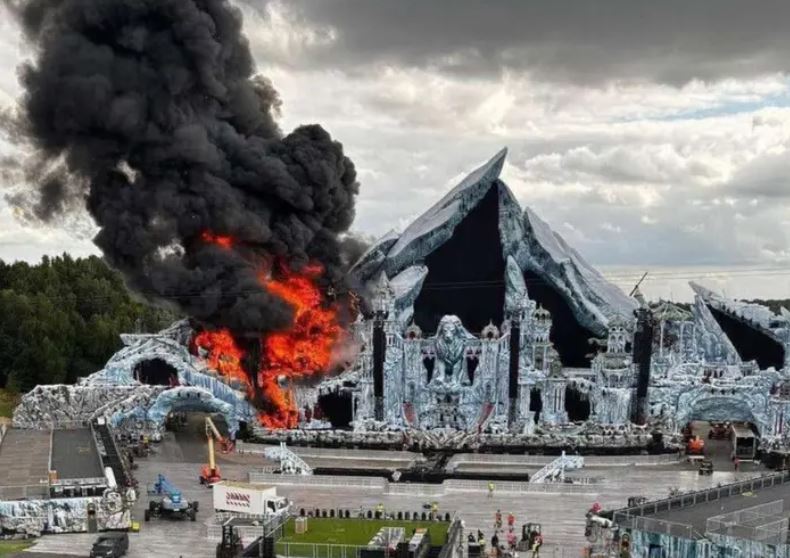 Belgium Tomorrowland fire : बेल्जियम के टुमॉरोलैंड के मुख्य मंच पर भव्य उद्घाटन से पहले लगी भीषण आग