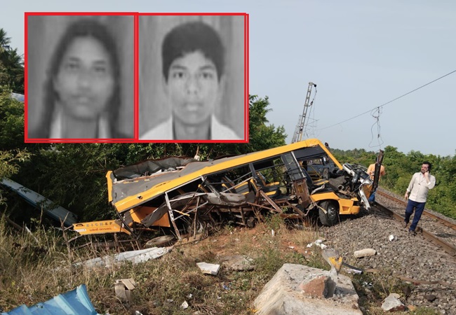रेलवे ट्रैक पार कर रही स्कूल बस को ट्रेन ने मारी जोरदार टक्कर; 2 छात्रों की मौत, तीन घायल