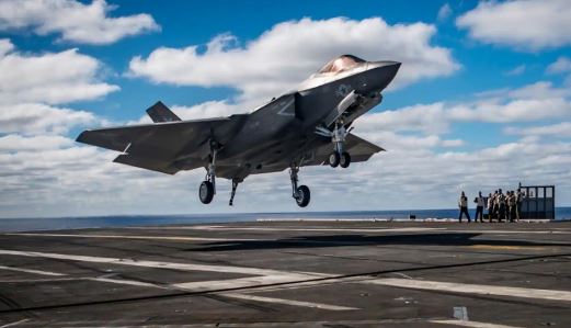 California fighter jet crashes : कैलिफोर्निया के नौसैनिक अड्डे पर F-35 लड़ाकू विमान दुर्घटनाग्रस्त, पायलट सुरक्षित बाहर निकला