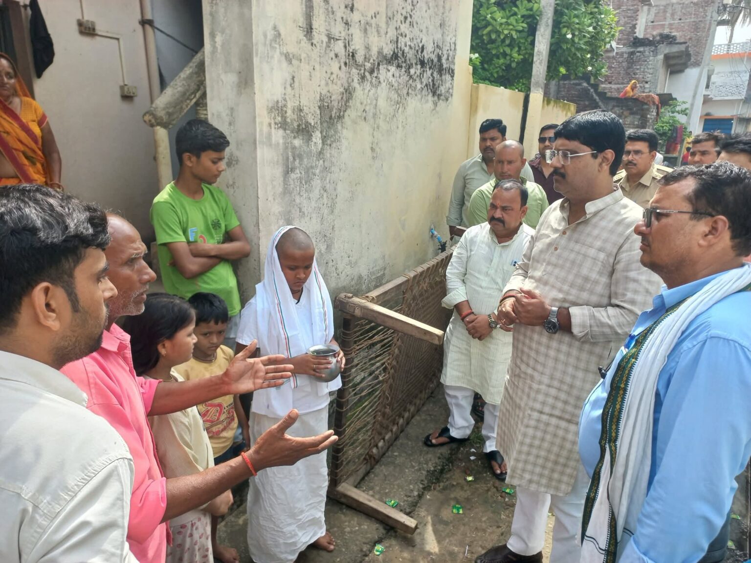 विद्युत स्पर्शाघात से युवक की मौत, विधायक ऋषि त्रिपाठी ने शोक संतप्त परिवार से की मुलाकात