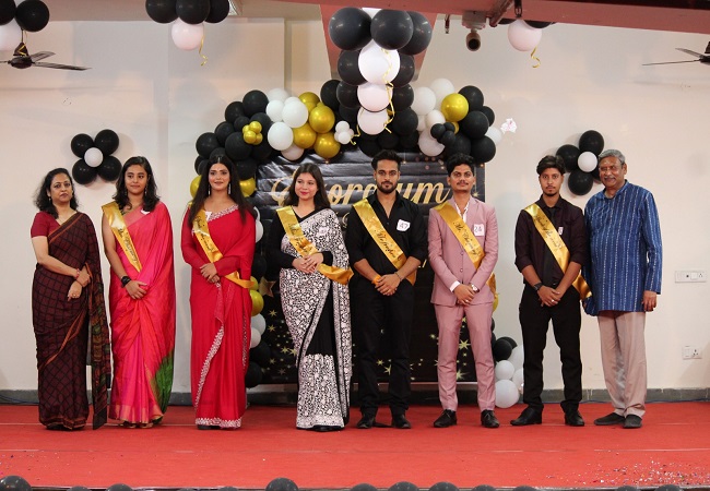 IILM लखनऊ में पीजीडीएम 2025-27 बैच ने फ्रेशर्स पार्टी में प्रतिभा का प्रदर्शन कर दर्शकों का भरपूर किया मनोरंजन