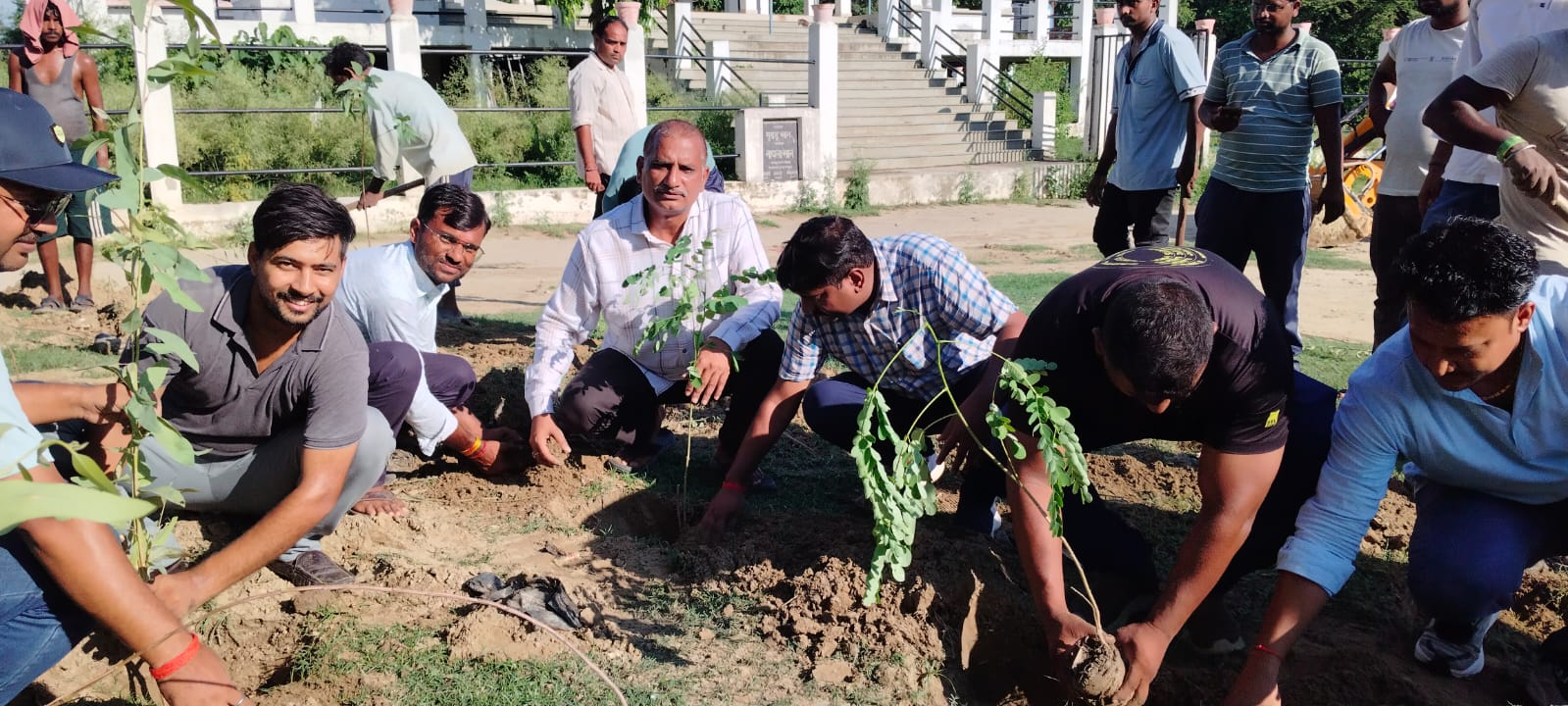 अध्यक्ष नौतनवा ने पौधारोपण कर दिया पर्यावरण संरक्षण का संदेश