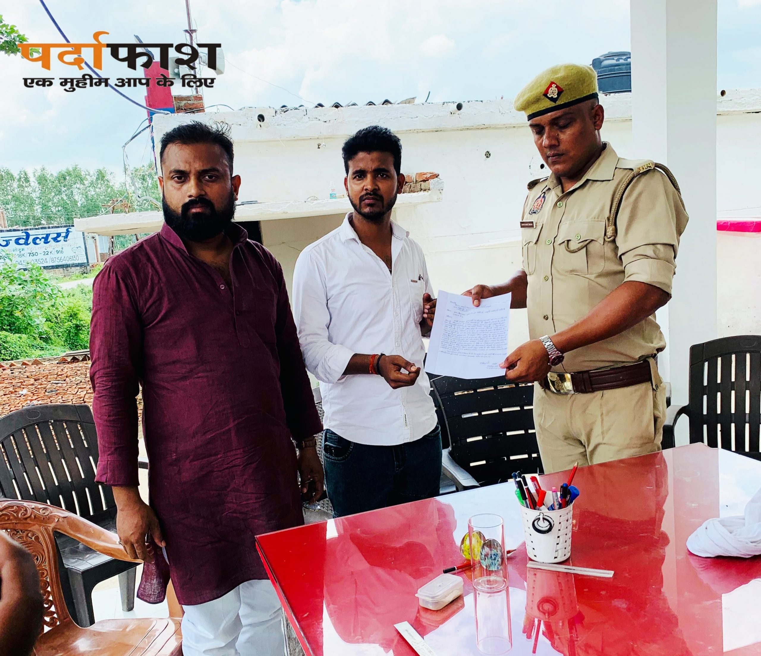 सोनौली: स्वर्ण आभूषण की दुकान में शटर तोड़कर लाखों की चोरी, व्यापारियों में दहशत