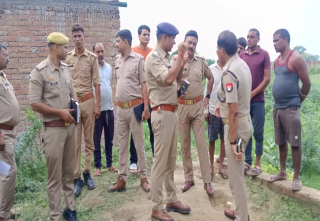 UP News : कानपुर में दूध कारोबारी की गला रेतकर हत्या, पशुबाड़े में मिला शव