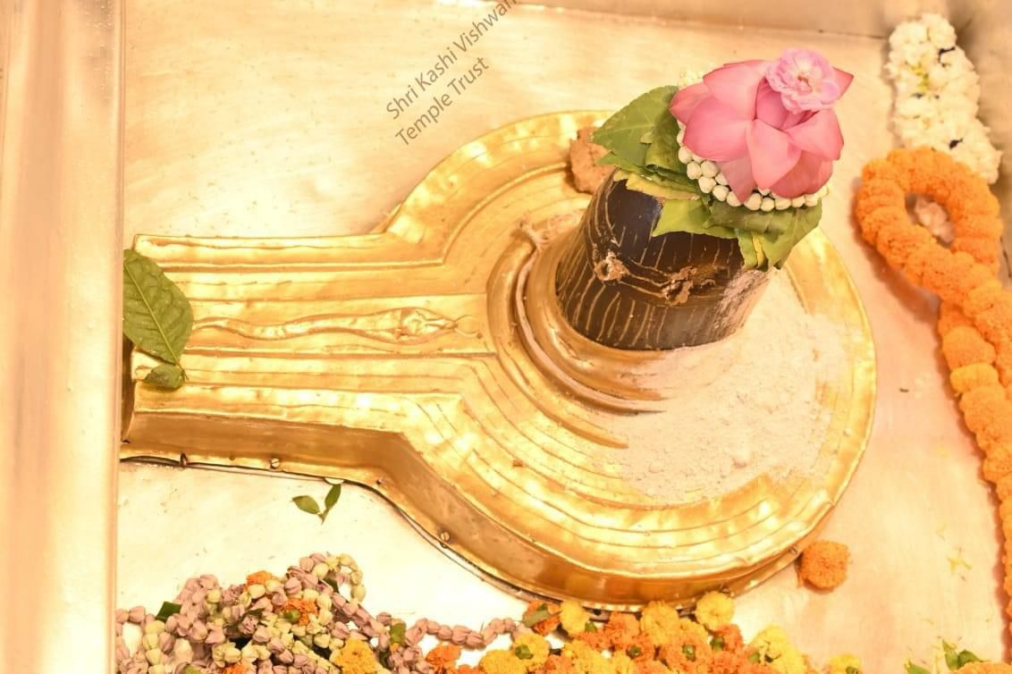 शिव की पूजा साकार और निराकार दोनों ही रूप में कल्याणकारी होती है, लेकिन शिवलिंग पूजा अति उत्तम