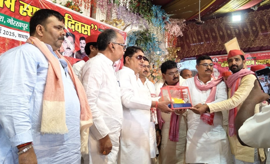 समाजवादी पार्टी ने ‘संविधान मान स्तम्भ स्थापना दिवस’ हर्षोल्लास से मनाया