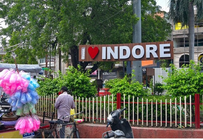 Indore Cleanest City: इंदौर ने लगातार आठवीं बार जीता सबसे स्वच्छ शहर का खिताब; सूरत दूसरे और नवी मुंबई तीसरे स्थान पर रहा