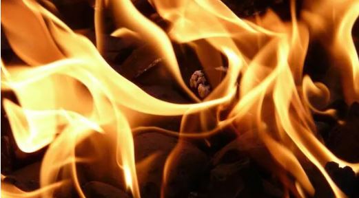 Iraq shopping mall fire :  इराकी शहर कुट के शॉपिंग मॉल में लगी भीषण आग ,  50 लोगों की जलकर मौत