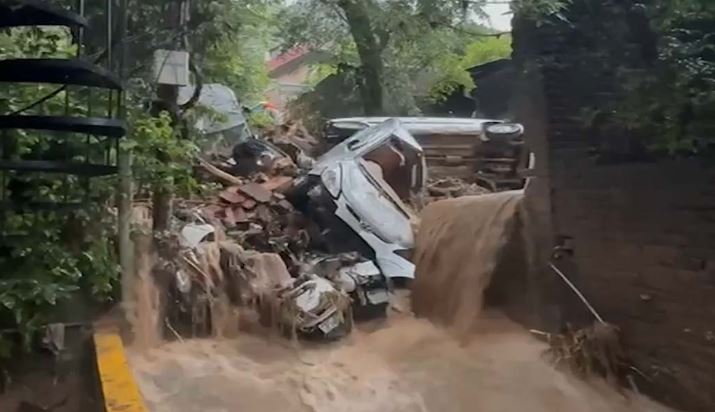 Mandi cloudburst :  मंडी में बादल फटने से भयंकर तबाही, 3 की मौत , एक लापता