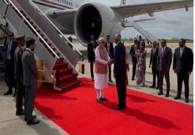 PM Modi Maldives Visit : PM मोदी का मालदीव में हुआ भव्य स्वागत, एयरपोर्ट पर मोहम्मद मुइज्जू की कैबिनेट भी रही मौजूद