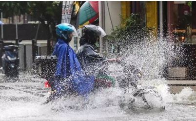 Philippines flooding storms : फ़िलीपींस में भारी बारिश और तूफ़ानों के बीच भीषण बाढ़ , मनीला में चेतावनी जारी