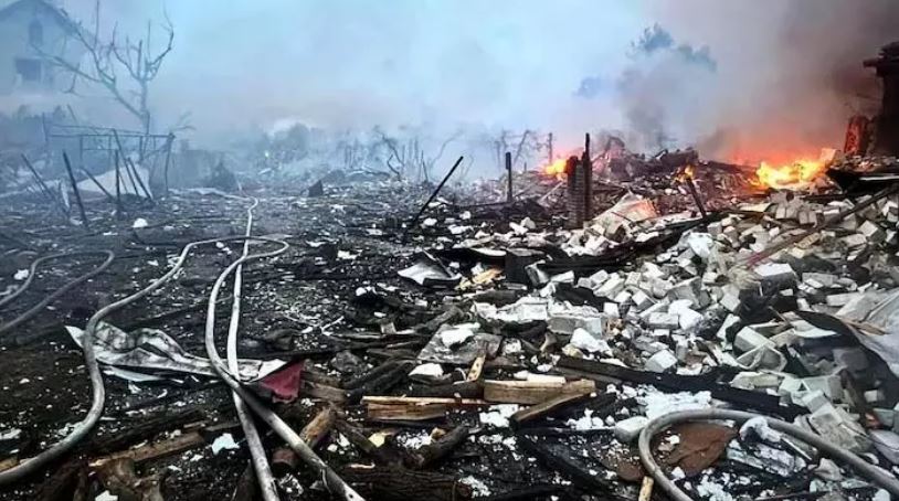 Russia-Ukraine War :  रूस ने यूक्रेन पर रिकॉर्ड 728 ड्रोन और 13 मिसाइलें दागी , बेलारूस की सीमा प्रभावित हुई