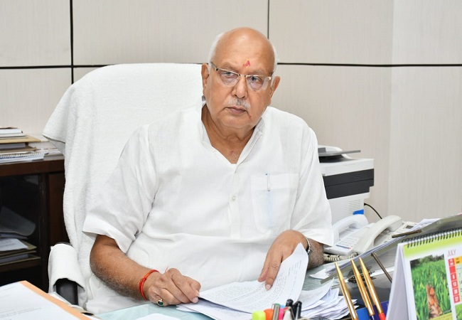 सूर्य प्रताप शाही , बोले-यूपी में पर्याप्त यूरिया और फास्फेटिक उर्वरक उपलब्ध, शिकायत के लिए  हेल्पलाइन नंबर जारी 