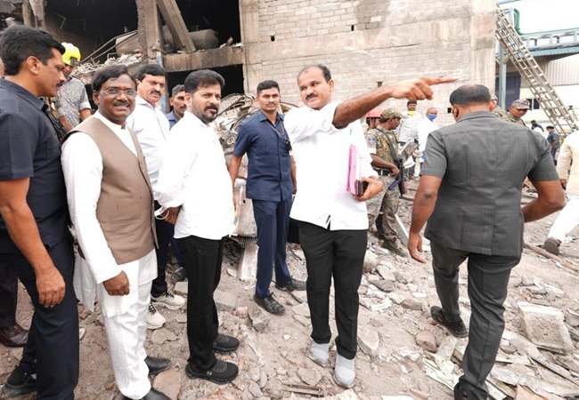तेलंगाना फैक्ट्री ब्लास्ट में मारे गए लोगों के परिजनों को मिलेंगे 1 करोड़ रुपए; CM रेवंत रेड्डी ने मुआवजे का किया ऐलान