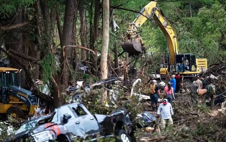 Texas devastating floods : टेक्सास में बाढ़ से मरने वालों की संख्या 100 के पार, और शव बरामद, लापता लोगों की तलाश जारी