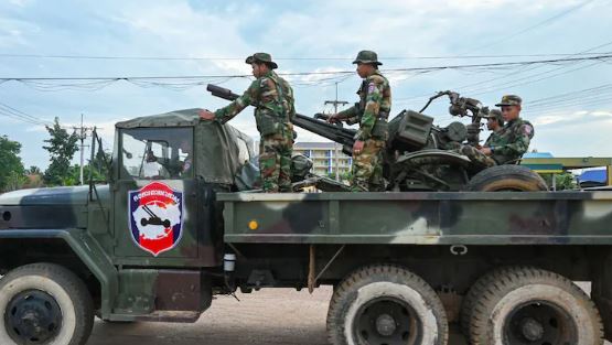 Thailand-Cambodia border clashes :  थाईलैंड-कंबोडिया जंग दूसरे दिन भी जारी, 14 की मौत- सीमा क्षेत्र से लाखों का पलायन