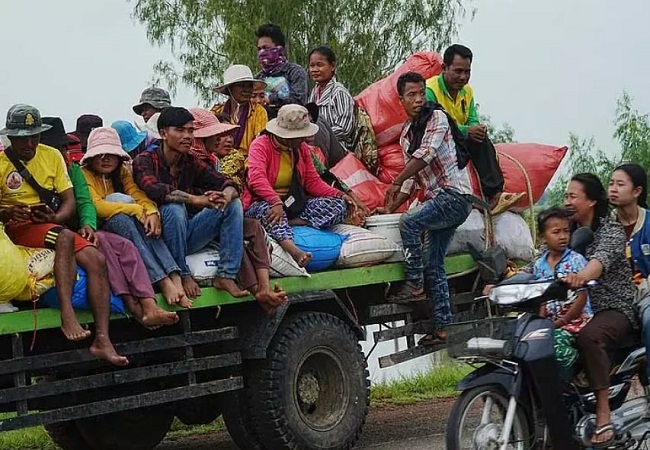 Thailand – Cambodia conflict : थाईलैंड -कंबोडिया में संघर्ष  जारी , हजारों लोग अपने घरों से सुरक्षित स्थानों की ओर भाग रहे